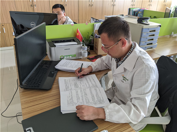 只爭朝夕，不負韶華